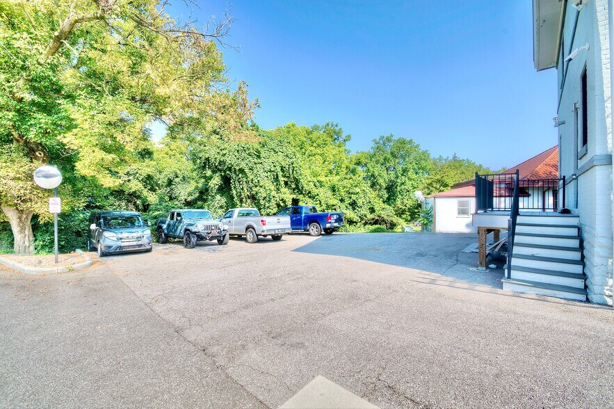 More Photos Of 33 N Fort Thomas Ave, Fort Thomas Office For Sale