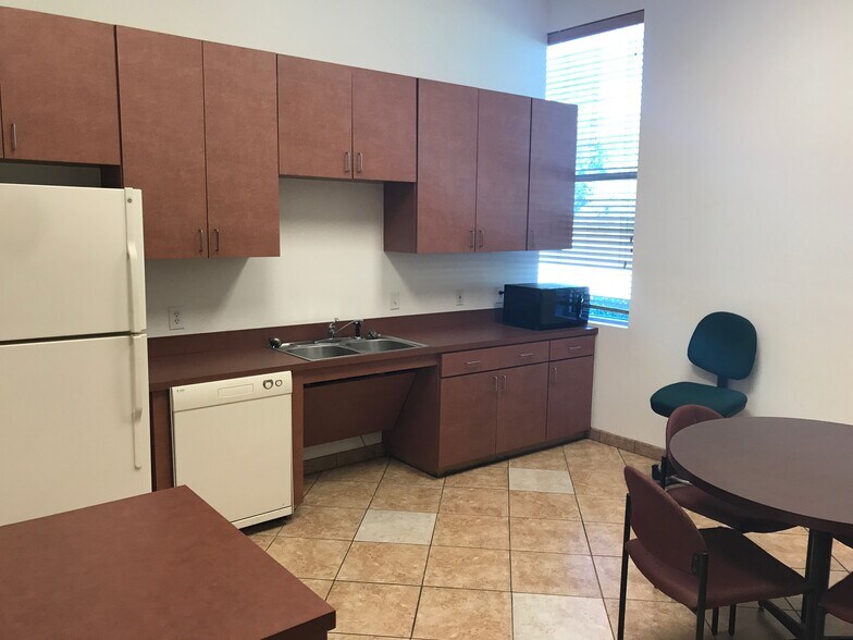 More Photos Of 1900 Ballpark Way, Arlington Medical For Lease
