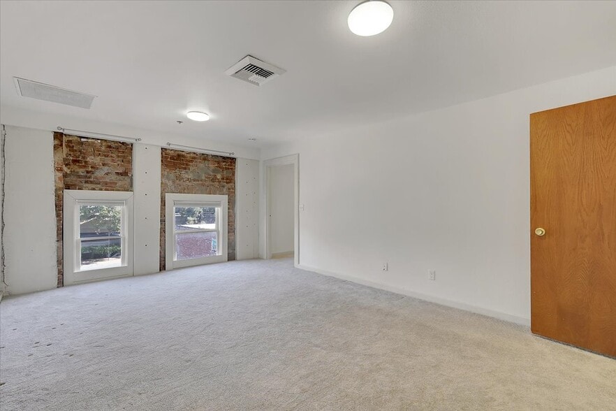 More Photos Of 900-906 2nd St, Sacramento Restaurant For Lease