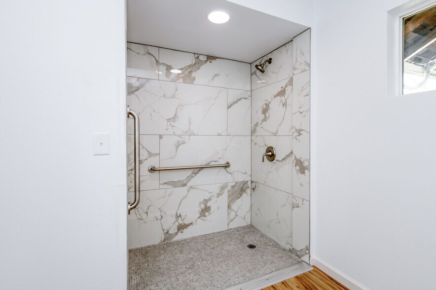 More Photos Of 12712 E McKinley Ave, Sanger Flex For Lease