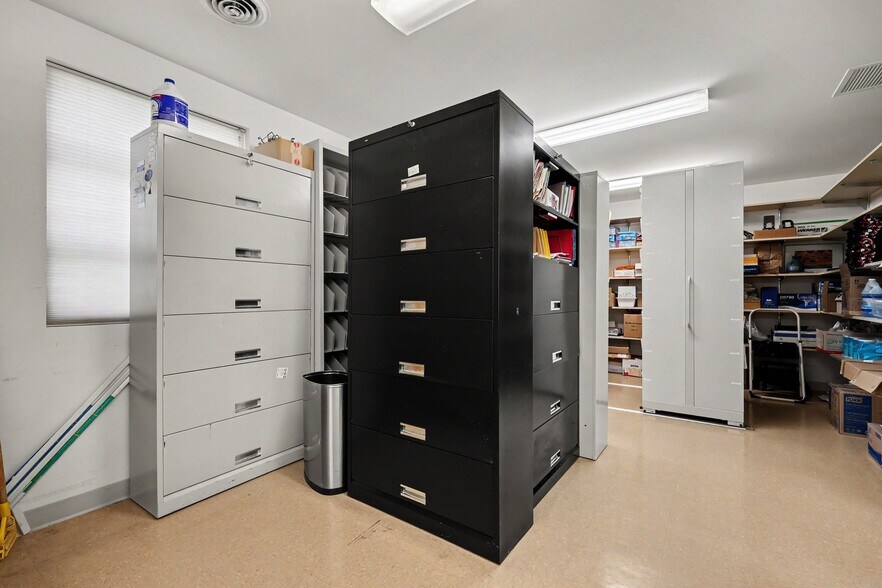 More Photos Of 2801 Leonard Dr, Valparaiso Medical For Sale