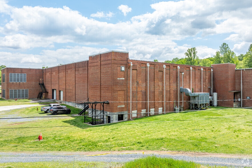 More Photos Of 136 Collins Ave, Norwood Manufacturing For Lease