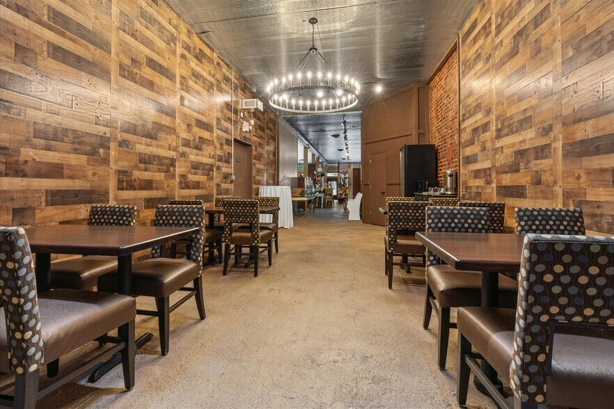 More Photos Of 453-463 S Thompson Ave, Excelsior Springs Storefront Retail Office For Sale