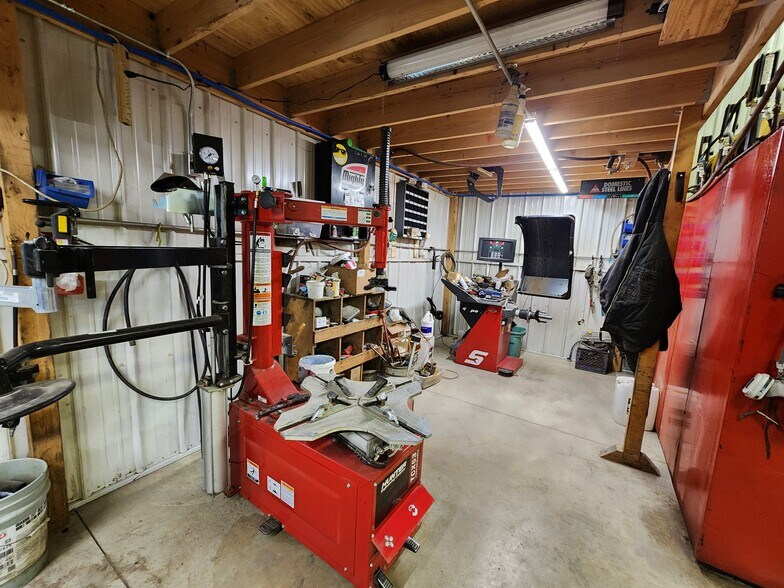 More Photos Of 310 Highway 71, Sioux Rapids Auto Repair For Sale