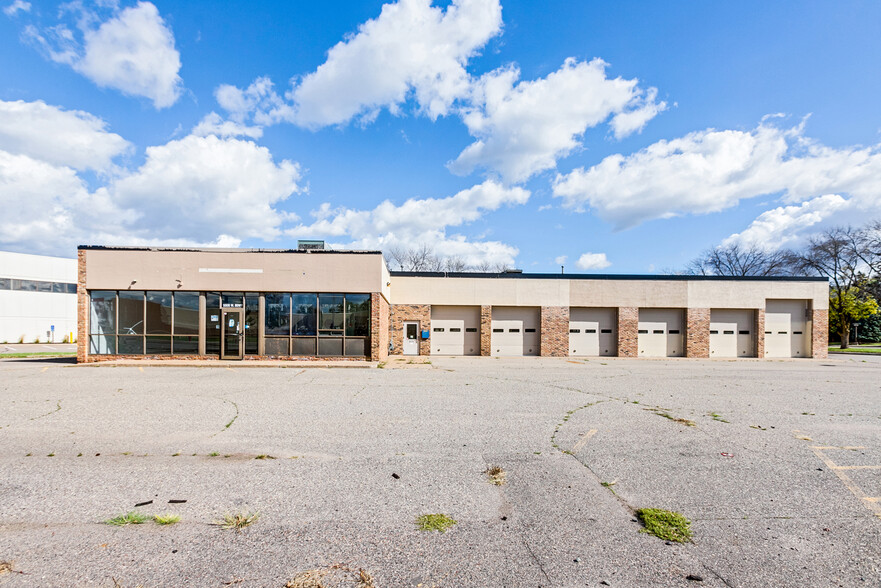 Primary Photo Of 5500 W Broadway Ave, Minneapolis Storefront Retail Office For Sale