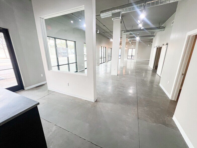 More Photos Of 100 N Main St, Midland Apartments For Lease