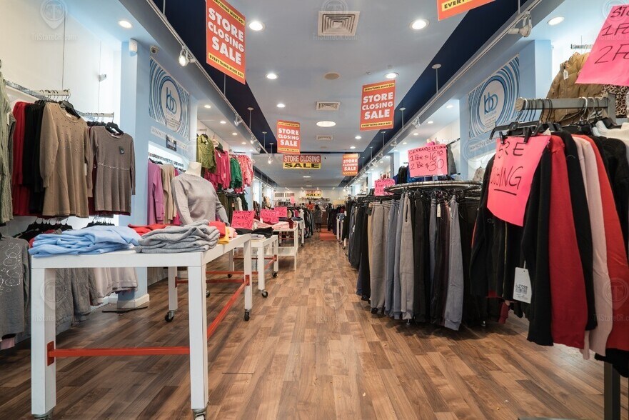 More Photos Of 39 Graham Ave, Brooklyn Storefront Retail Office For Lease