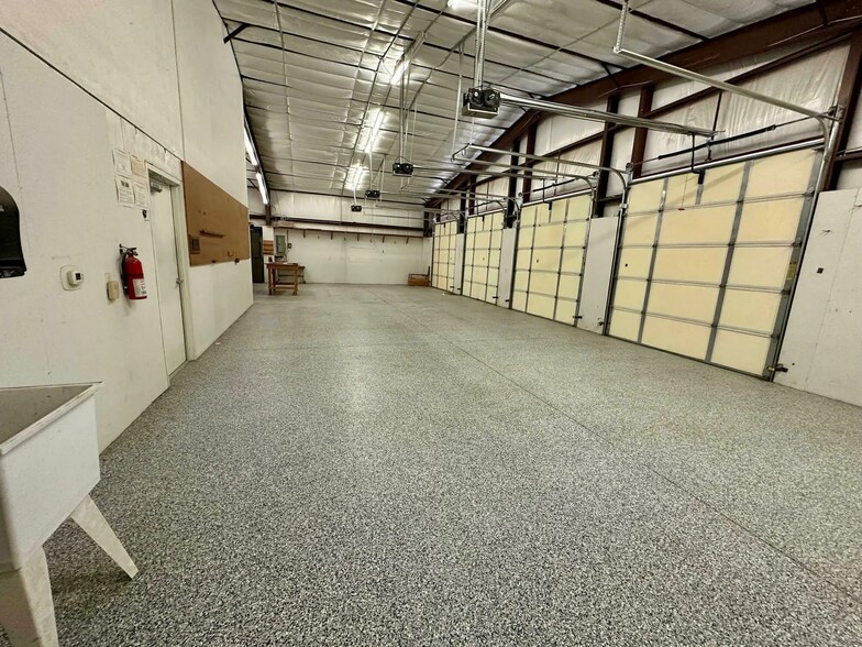 More Photos Of 4011 Business Park Dr, Amarillo Light Distribution For Sale