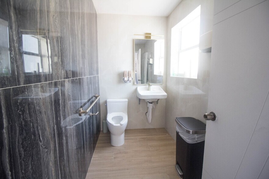 More Photos Of 1950 N Federal Hwy, Pompano Beach Unknown For Lease