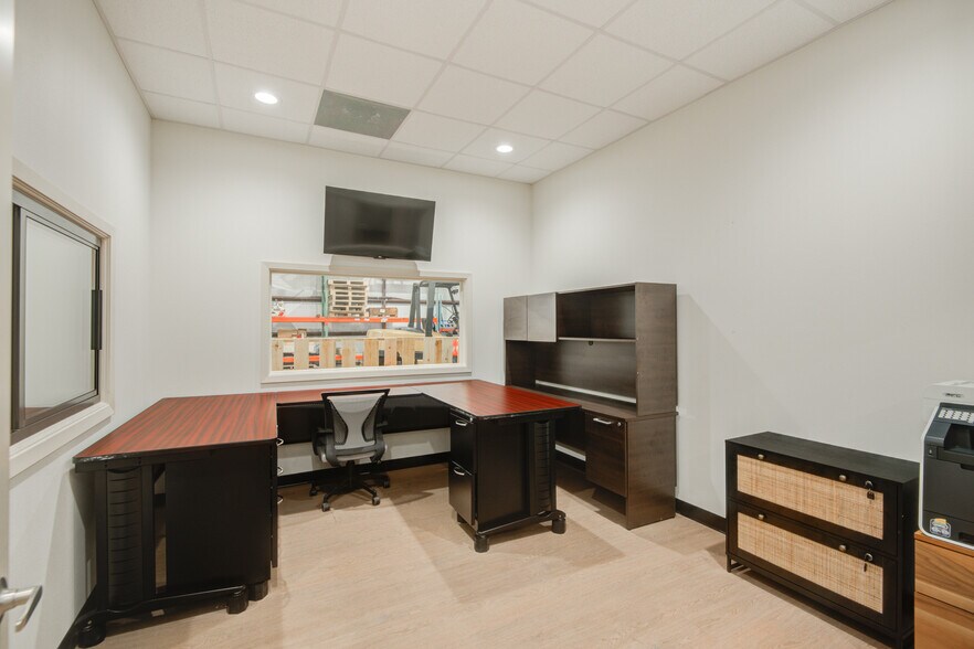 More Photos Of 21265 Blair Rd, Conroe Warehouse For Sale