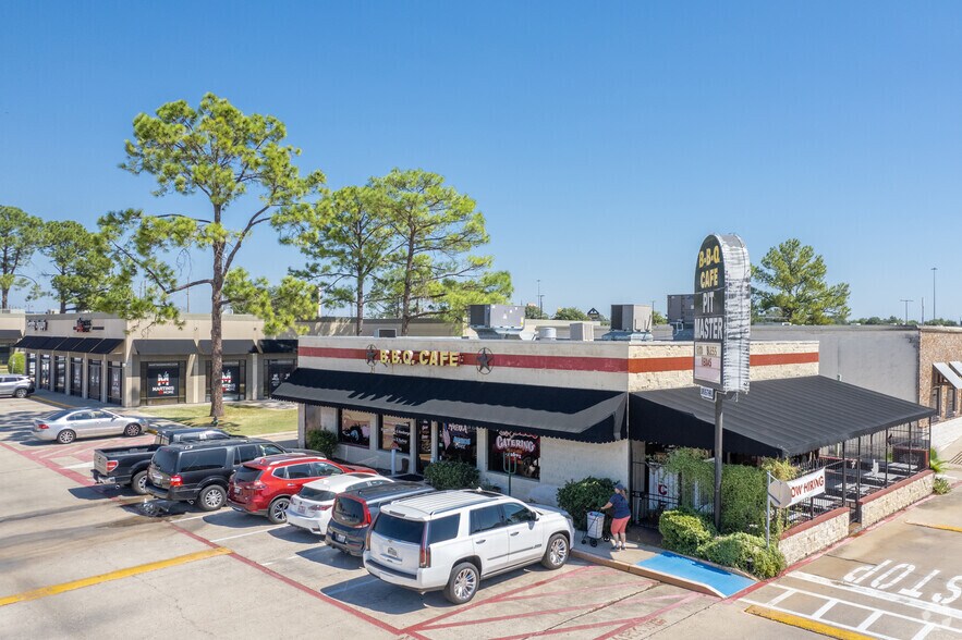 More Photos Of 309-367 Sawdust Rd, The Woodlands General Retail For Sale