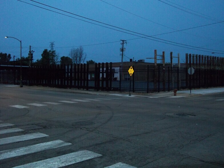 More Photos Of 430 N Damen Ave, Chicago Distribution For Lease