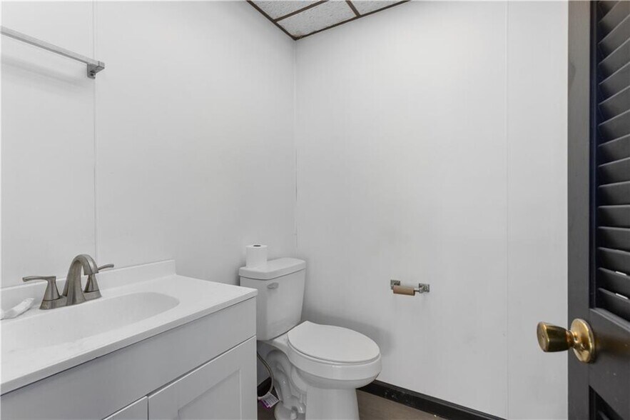 More Photos Of 3709 Pickett Rd, Saint Joseph Auto Repair For Sale