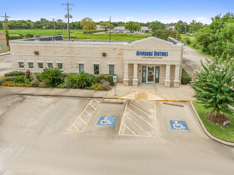 More Photos Of 3095 College St, Beaumont Medical For Sale