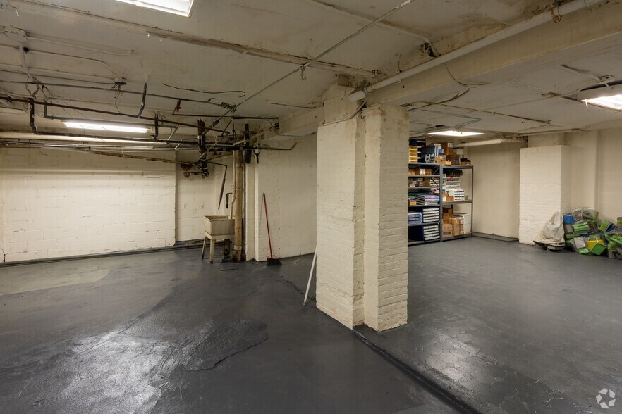 More Photos Of 1496-1498 1st Ave, New York Apartments For Lease