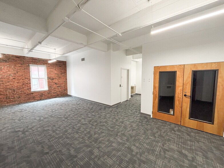 More Photos Of 130-136 E Chestnut St, Columbus Office For Lease