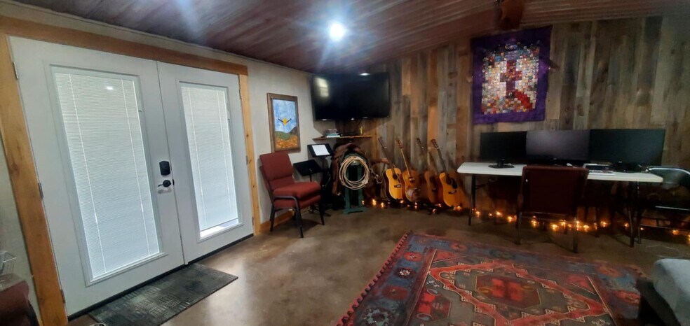 More Photos Of 702 E Schubert St, Fredericksburg Specialty For Sale