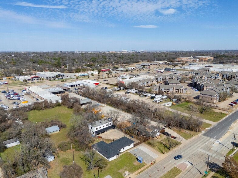 More Photos Of 1927 W Arkansas Ln, Pantego Light Manufacturing For Sale