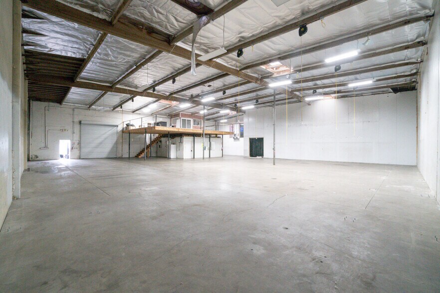 More Photos Of 13501 S Main St, Los Angeles Warehouse For Lease