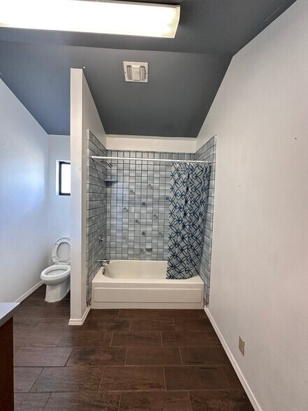 More Photos Of 1205 11th St, Reedley Storefront For Sale