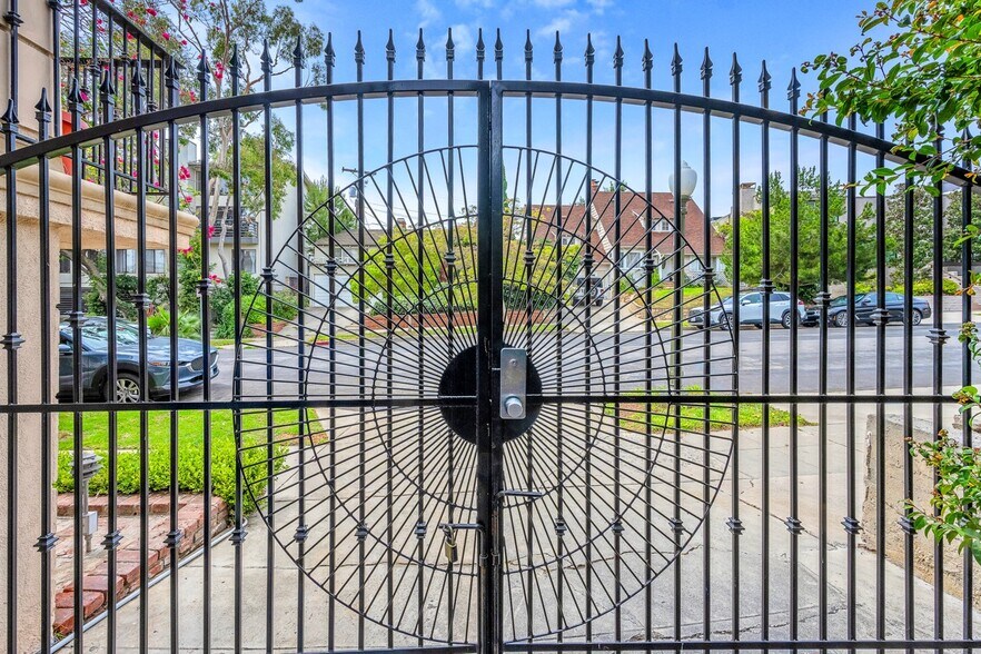 More Photos Of 1630 Hilts Ave, Los Angeles Apartments For Sale