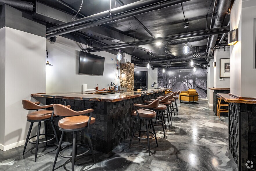 More Photos Of 13 Park Ave W, Mansfield Office For Lease