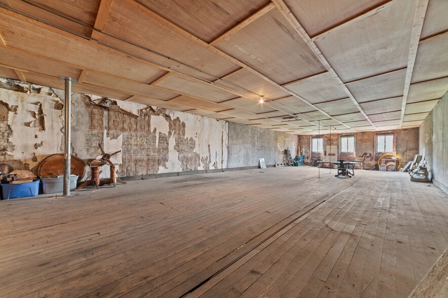 More Photos Of 115 N Queen St, Kinston General Retail For Sale