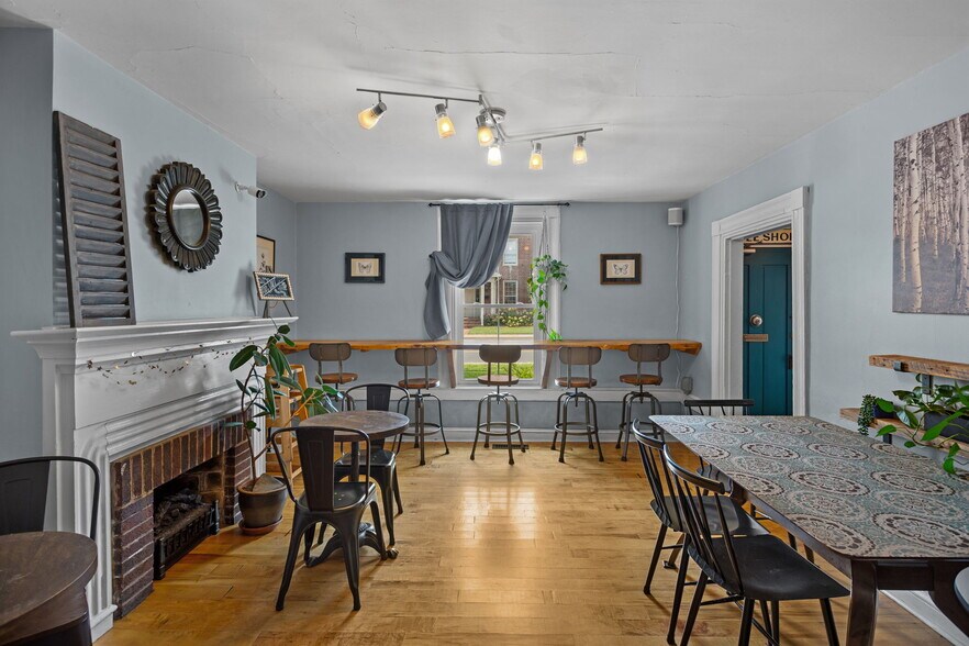 More Photos Of 318 N Main St, Bridgewater Freestanding For Sale