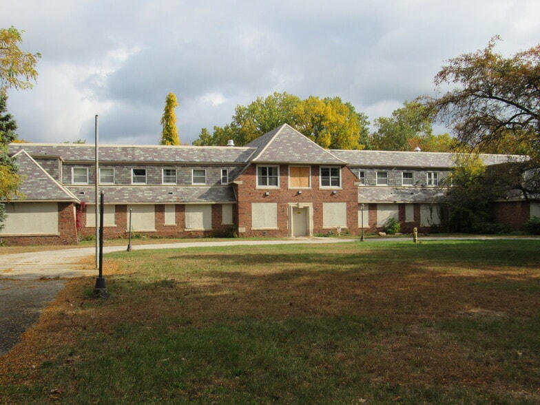 More Photos Of 26755 Ballard Rd, Harrison Township Hospital For Sale