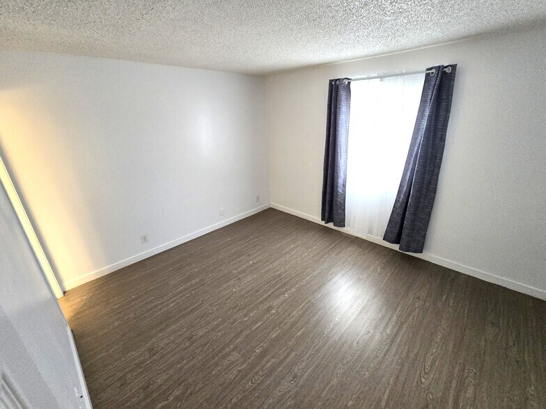 More Photos Of , Las Vegas Multifamily For Sale