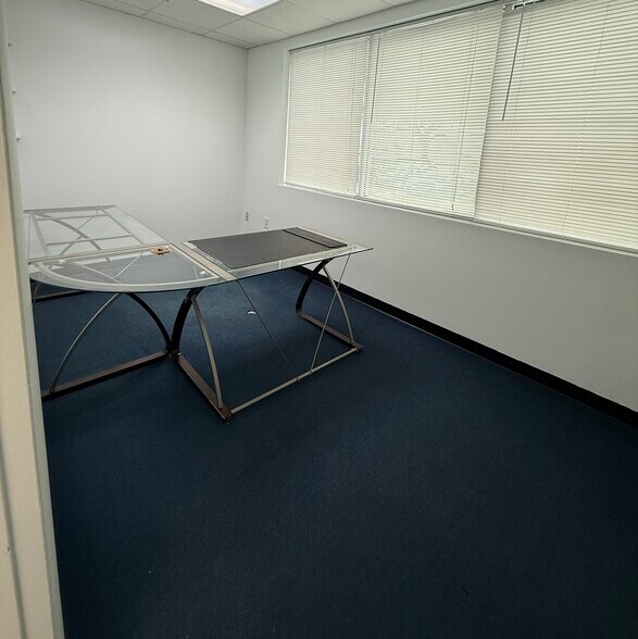 More Photos Of 10501 S Orange Ave, Orlando Light Manufacturing For Lease