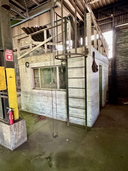 More Photos Of 295 Meadow Ave, Washington Warehouse For Sale