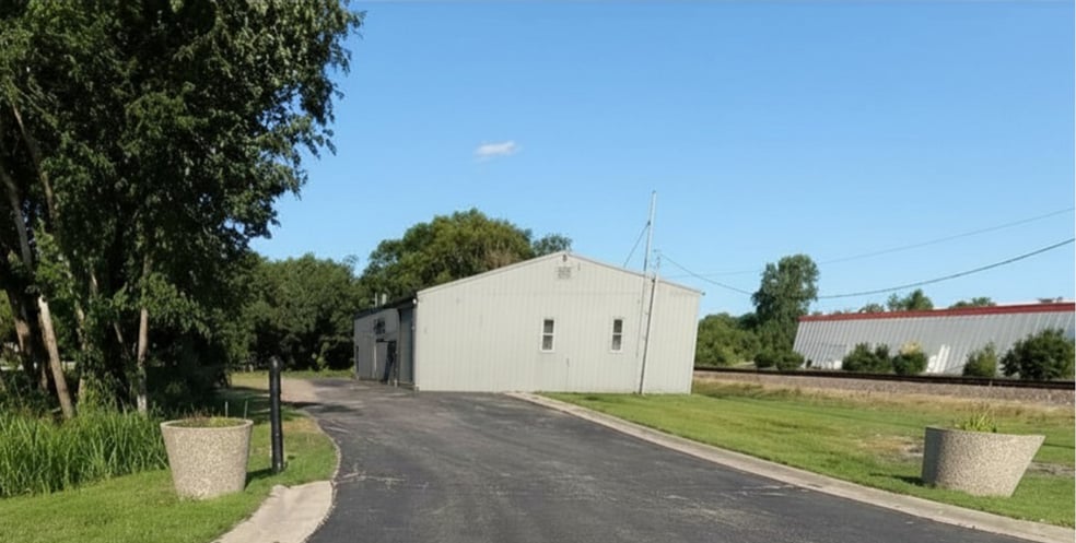 Primary Photo Of 10139 Kaw Dr, Edwardsville Warehouse For Lease