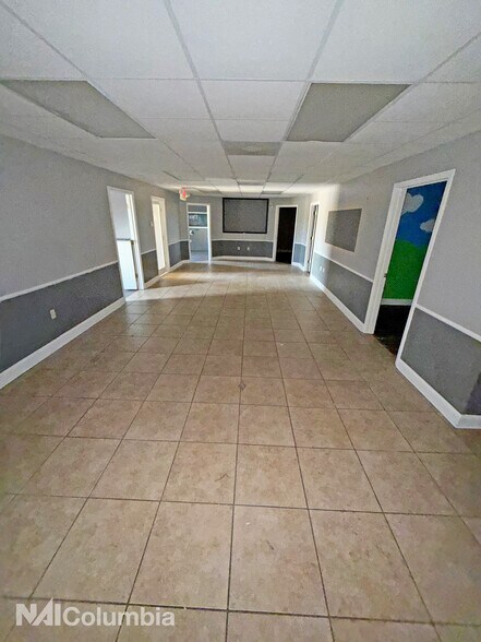 More Photos Of 170 Pontiac Business Center Dr, Elgin Warehouse For Lease