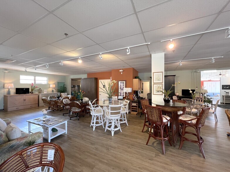 More Photos Of 530 N Bumby Ave, Orlando General Retail For Lease