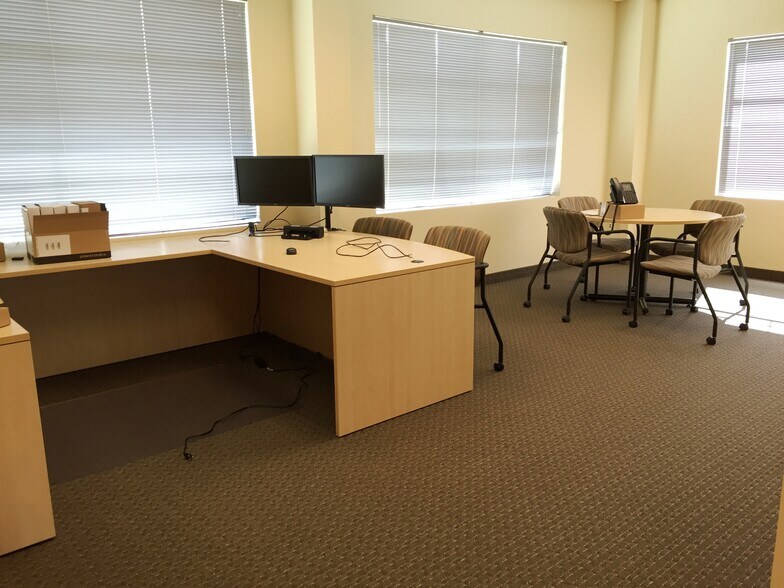 More Photos Of 1820 Old Highway 8, New Brighton Office For Lease