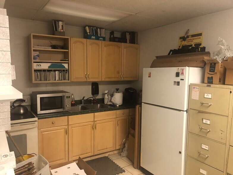 More Photos Of 687 NE 5th St, Crystal River Freestanding For Sale