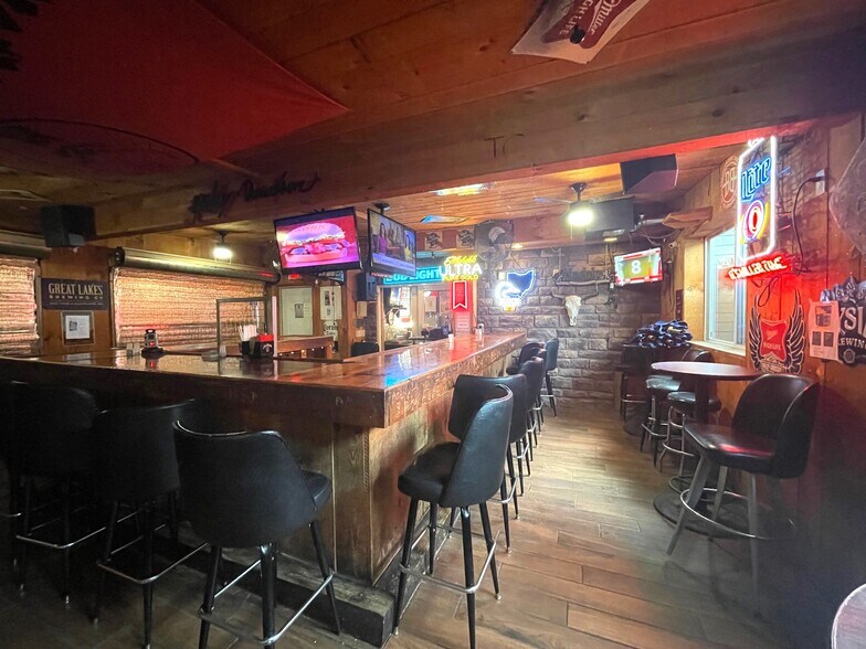 More Photos Of 2521 Waynesburg Dr SE, Canton General Retail For Sale