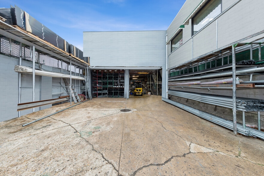 More Photos Of 138-27 247th St, Rosedale Showroom For Sale