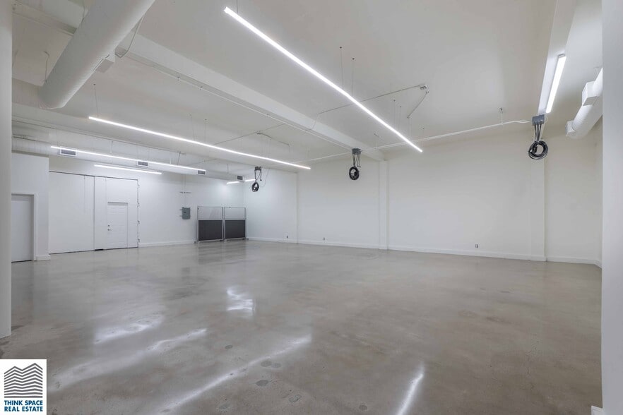 More Photos Of 913-915 N Highland Ave, Los Angeles Showroom For Sale