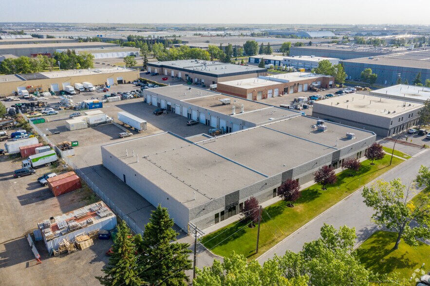 More Photos Of 4420 75th Ave SE, Calgary Warehouse For Lease