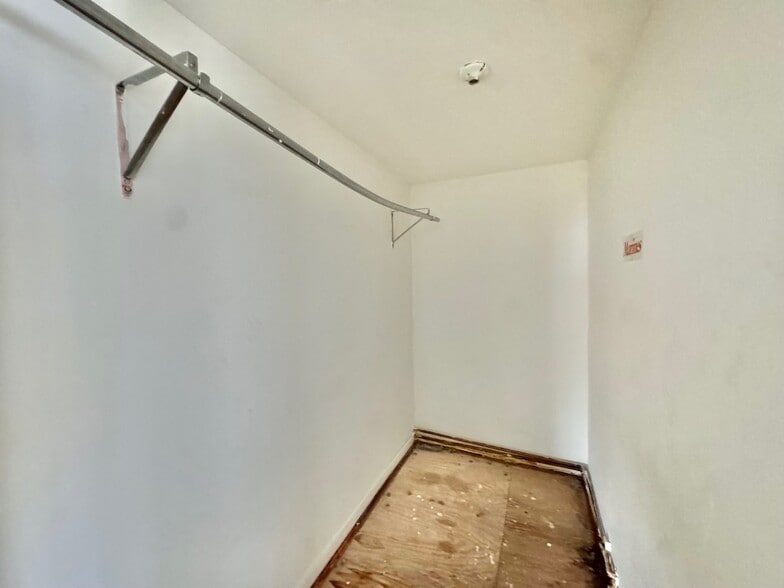 More Photos Of 622 Broadway, Amityville General Retail For Sale