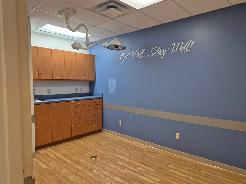 More Photos Of 942 Cherry St, Blanchester Unknown For Lease
