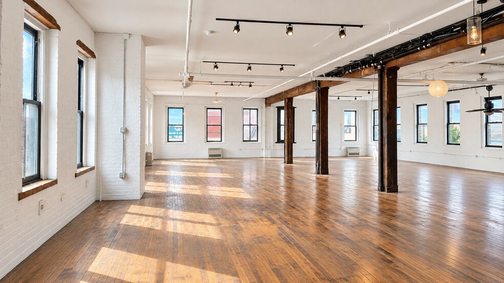 More Photos Of 235 Berry St, Brooklyn Apartments For Lease