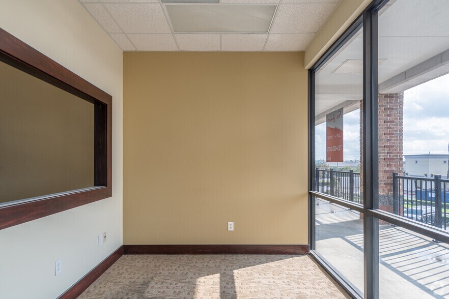 More Photos Of 9701 N Sam Houston Pky, Humble Office For Lease