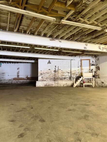 More Photos Of 150 Rose St, Lexington Warehouse For Lease