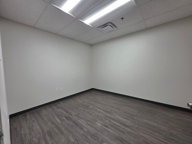 More Photos Of 503-553 W Grant St, Orlando Warehouse For Lease