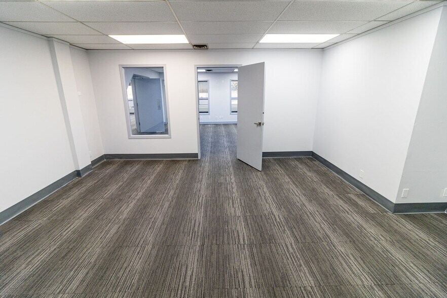 More Photos Of 2411 4th St NW, Calgary Office Residential For Lease