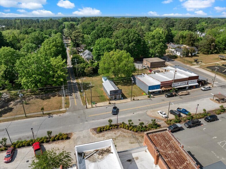 More Photos Of 202 E. North Main Street, Littleton General Retail For Sale