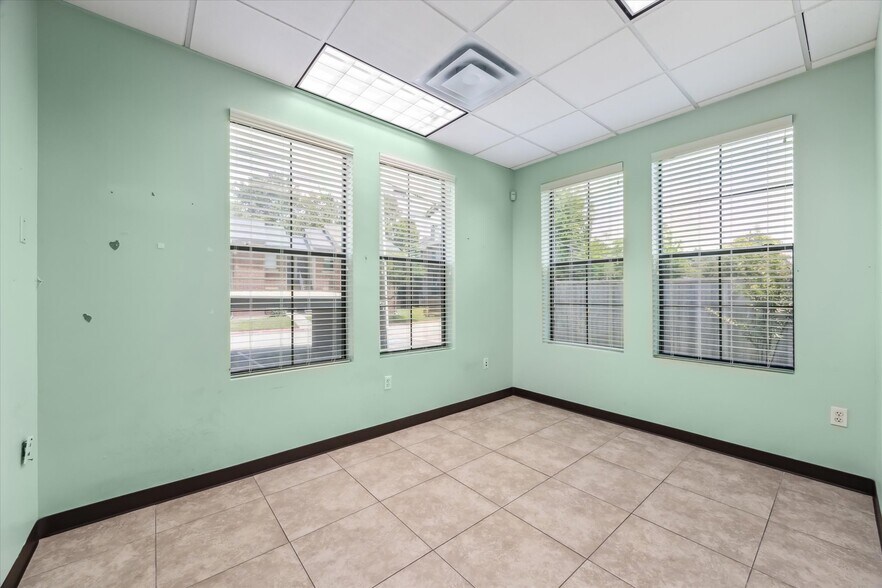 More Photos Of 360 E Medical Center Blvd, Webster Medical For Sale